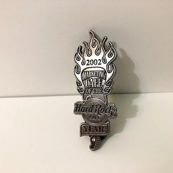 2002 Hard Rock Cafe Marketing Cafe Of  The Year Pin - Picture 1 of 11